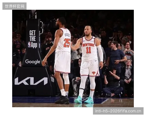 尼克斯首发阵容攻防俱佳,季后赛展现历史级别净胜分统治力。 尼克斯首发阵容攻防俱佳,季后赛展现历史级别净胜分统治力。